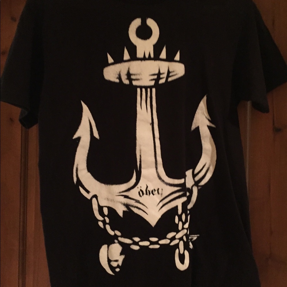 Gently used obey t shirt